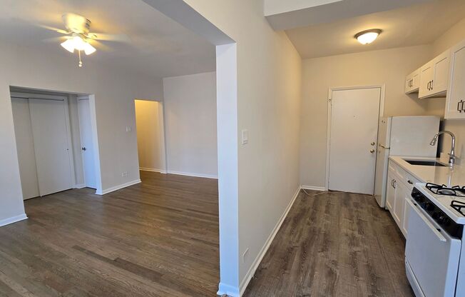 Studio, 1 bath, 550 sqft, $1,300, Unit 7724 3D