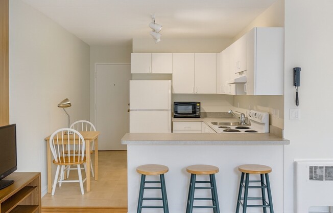Studio, 1 bath, 397 sqft, $1,878, Unit 708