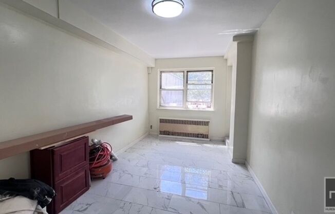 956 E 54 ST