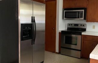 3 beds, 1 bath, $950