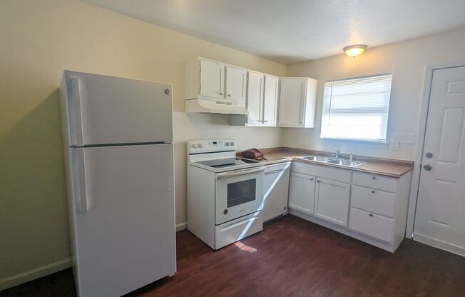 2 beds, 1 bath, $745, Unit 7313 N Moberly Dr. Apt. B