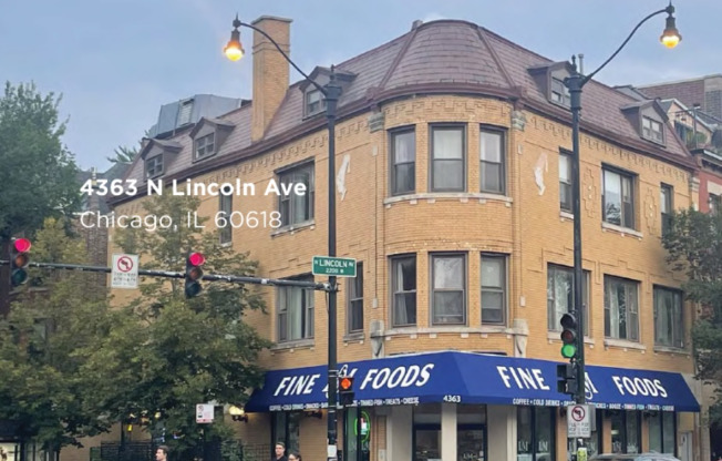 4363 N LINCOLN AVE