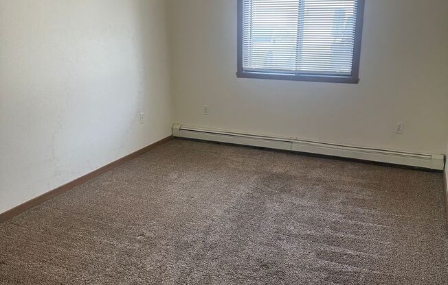 2 beds, 1 bath, 900 sqft, $875, Unit 109