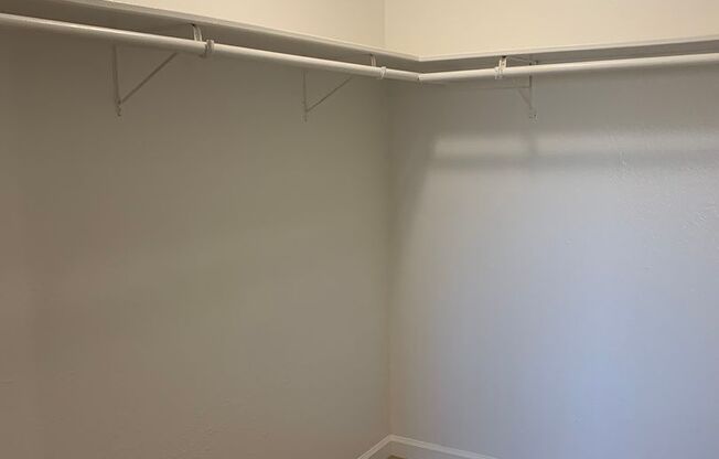 1 bed, 1 bath, 620 sqft, $1,200, Unit 3220 N