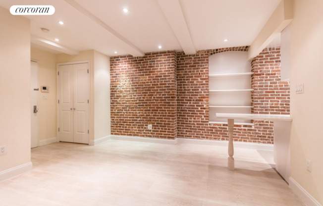 41 W 24 ST