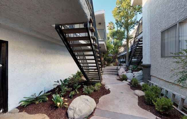 Rock Glen Villa...Gorgeous Newly Remodeled Apartments In Glendale Neighborhood!