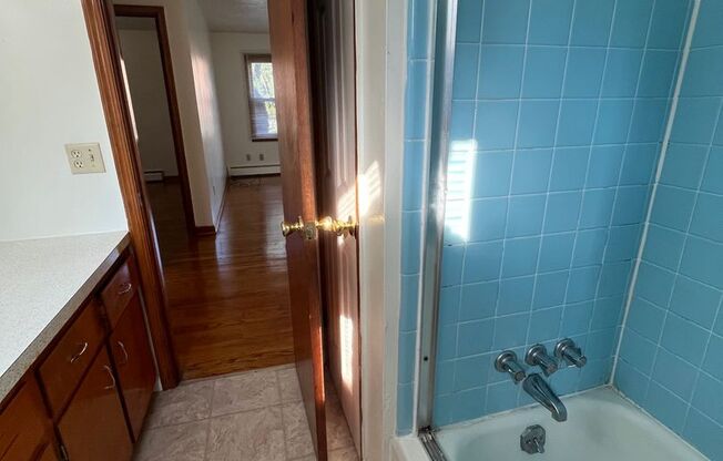 2 beds, 1 bath, 903 sqft, $1,290, Unit E-6