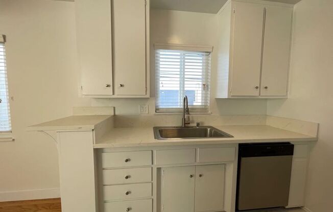 2 beds, 1 bath, 850 sqft, $3,075, Unit 105#12