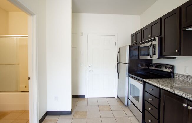 Studio, 1 bath, 335 sqft, $1,015, Unit 16