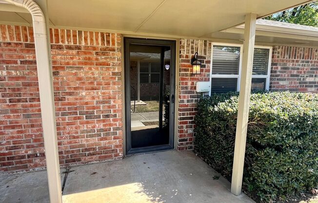 Beautiful 2 Bed 1 Bath Home in Downtown Edmond