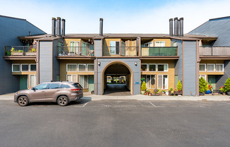 1 bed, 1 bath, 744 sqft, $1,795, Unit 127