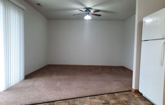 2 beds, 2 baths, 850 sqft, $985, Unit 304