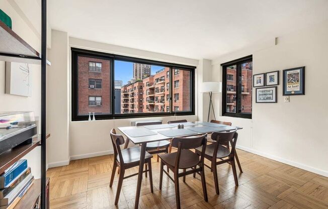 1 bed, 1 bath, $4,900, Unit W10E