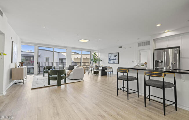2 beds, 2 baths, 1,430 sqft, $4,000, Unit 611