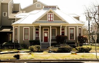 Vintage Loft - West Campus - Available August!