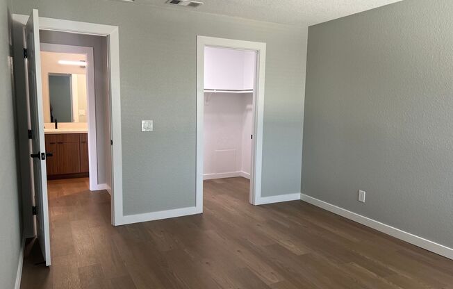 1 bed, 1 bath, 671 sqft, $2,410, Unit H033