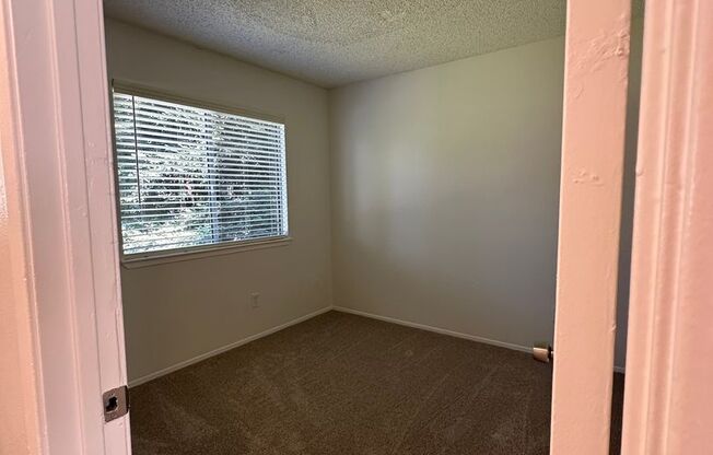 3 beds, 1.5 baths, 1,025 sqft, $2,275, Unit 490004