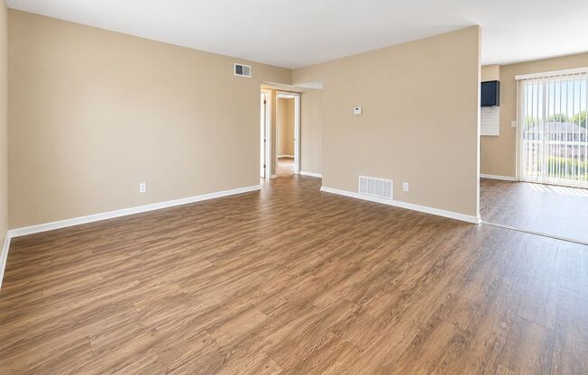 2 beds, 1 bath, 1,010 sqft, $1,150, Unit I01