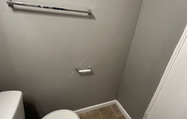 2 beds, 1 bath, 750 sqft, $1,095, Unit B10 1011 16