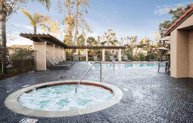 hot tub at the enclave at woodbridge apartments in sugar land, tx