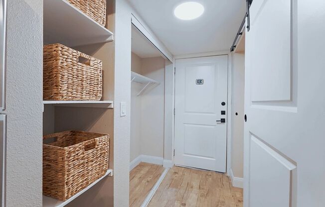 Studio, 1 bath, 275 sqft, $745, Unit 307 *