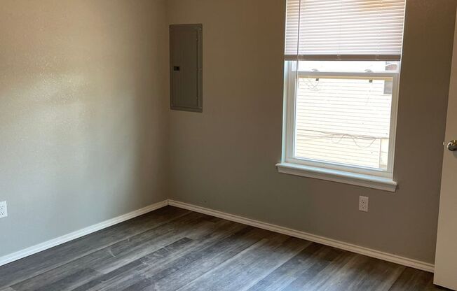 2 beds, 1 bath, 900 sqft, $825