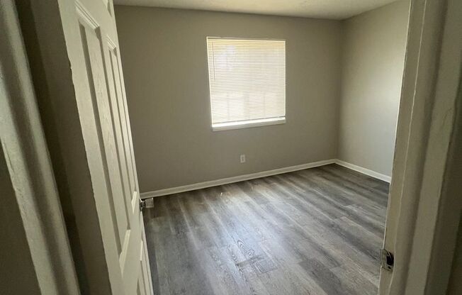 2 beds, 1 bath, $825, Unit 21 - downstairs unit