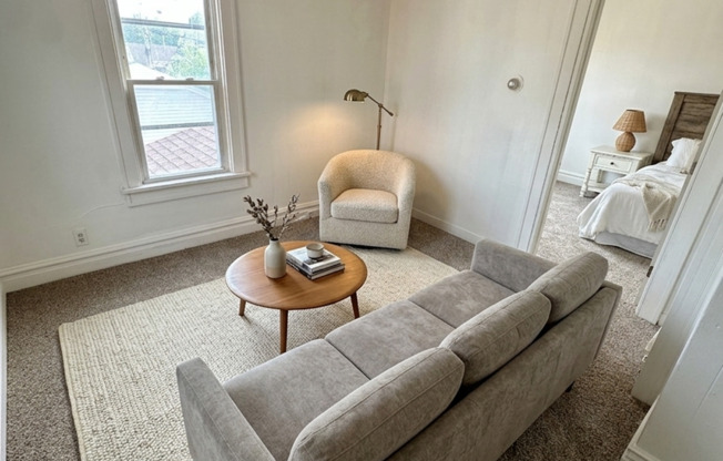 Welcome to Your Brand New Home on Rawson Avenue! 1403 Rawson Ave, Unit 3, South Milwaukee, WI 53172 2 Beds | 1 Bath | Fully Remodeled & Move-In Ready Rent: $1,195/month