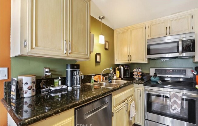 200 ELM AVE