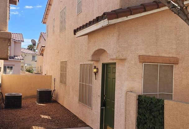 Spacious 2-Story Townhome in Belle Esprit Gated Community