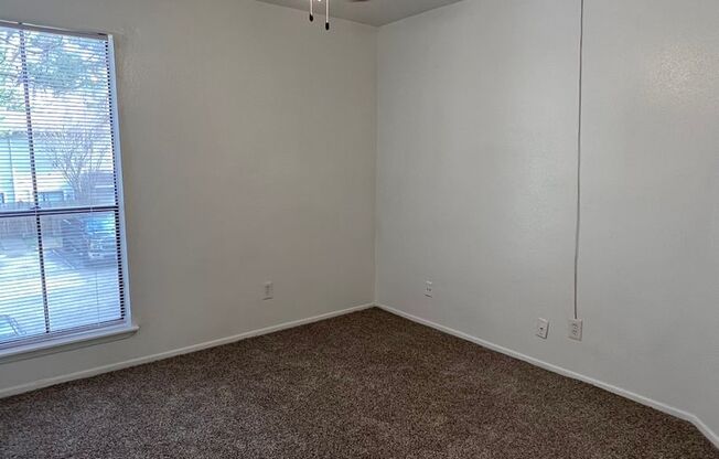 2 beds, 1 bath, 859 sqft, $1,050, Unit 01-005