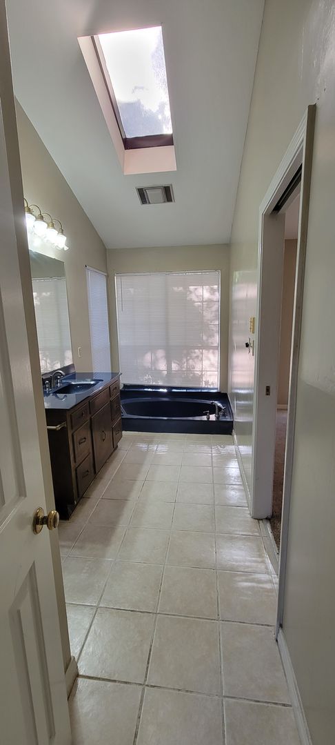 3 beds, 2 baths, $1,550