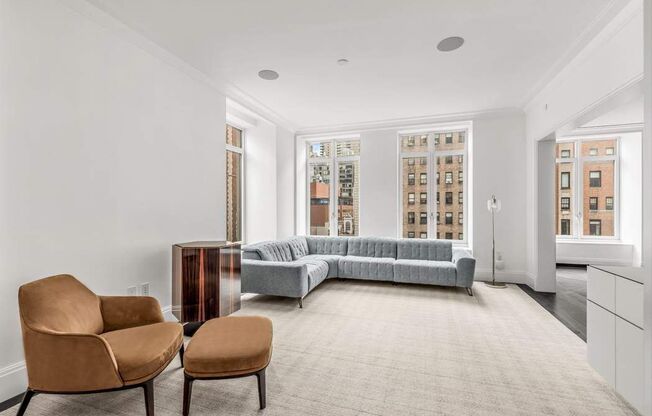 1010 AVE 7