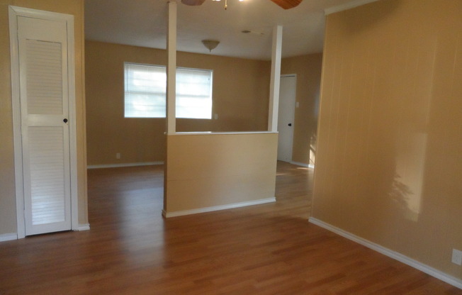 Cute Home Close to Restaurants and Shopping