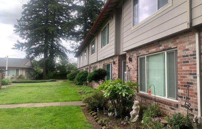2 beds, 1 bath, 720 sqft, $1,450, Unit 01