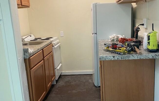 2 beds, 1 bath, $950, Unit 1B