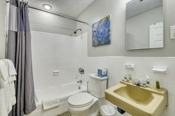 1 bed, 1 bath, 700 sqft, $1,975, Unit 18