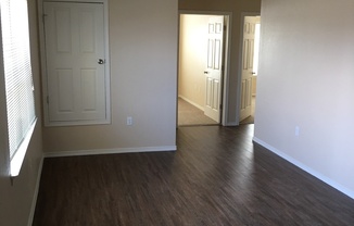 2 beds, 1 bath, 825 sqft, $900