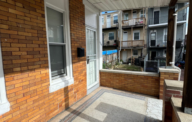 3 beds, 1 bath, $1,600