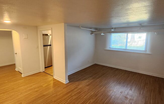 2 beds, 1 bath, 700 sqft, $1,045, Unit 15