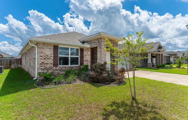 All-brick 4 Bedroom South of I-10!