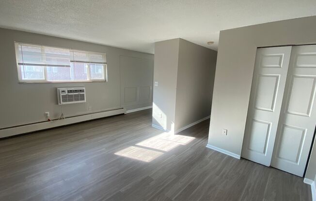 Updated 1 bed, 1 bath Apartment in Aurora!