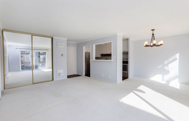 1 Bed / 1 Bath pet friendly condo with parking in beautiful San Mateo. YouTube Tour!