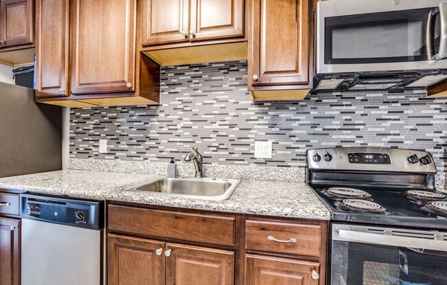 2 beds, 1.5 baths, 975 sqft, $1,495, Unit 180