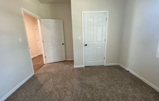 4 beds, 1 bath, 1,325 sqft, $1,295