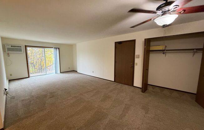 2 beds, 1 bath, 965 sqft, $1,675, Unit 7740CG