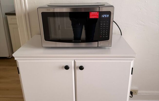 Studio, 1 bath, 275 sqft, $1,245, Unit 42