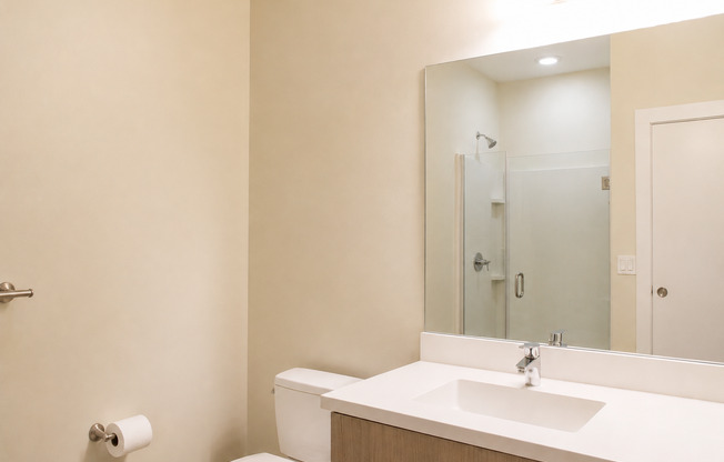 1 bed, 2 baths, 911 sqft, $2,125, Unit 112