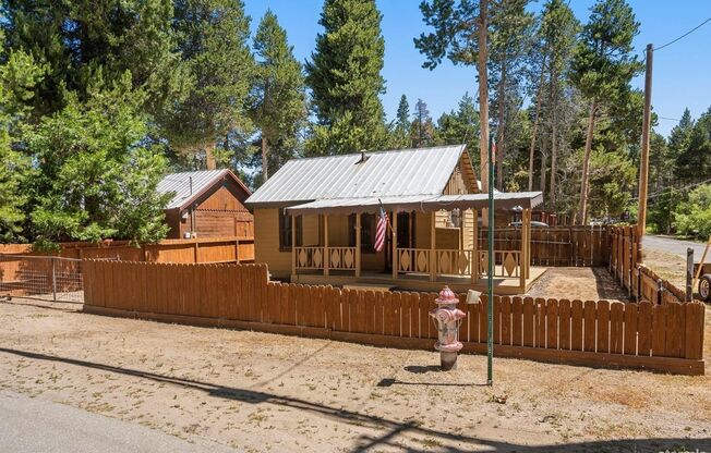 Cozy 2Bd Cabin! Available now for a 3-6 month lease! Call me today!