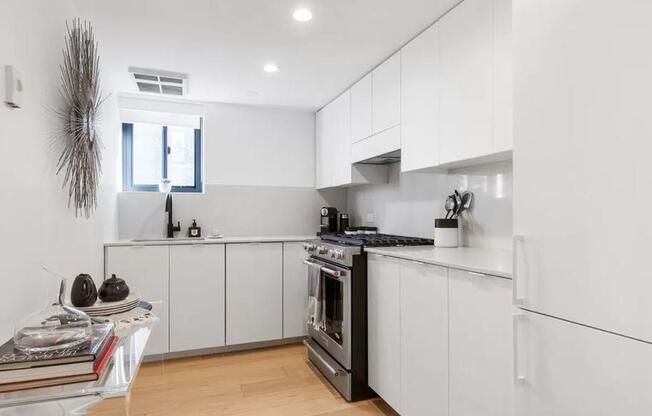 160 W 24th St